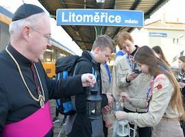 Betlémské světlo dorazilo do Litoměřic